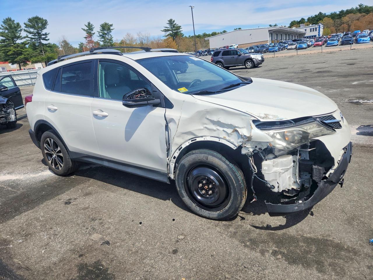2015 TOYOTA RAV 4 — VIN 2T3DFREV3FW398169 — photo 4
